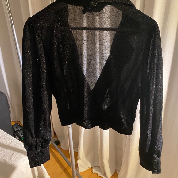 Beautiful and unique shinny glittery top with leopard 🐆 motif - Picture 4 of 5